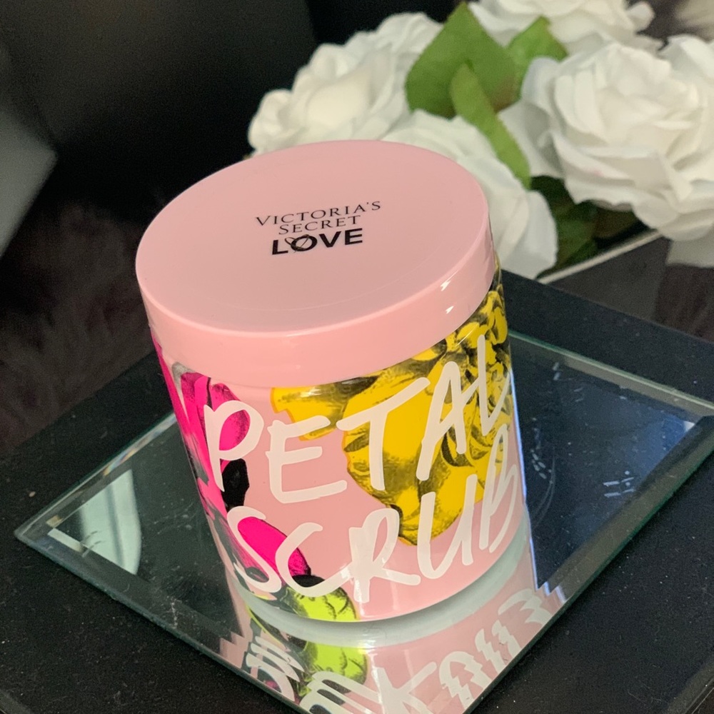 Victoria’s Secret exfoliant & scrub NWT